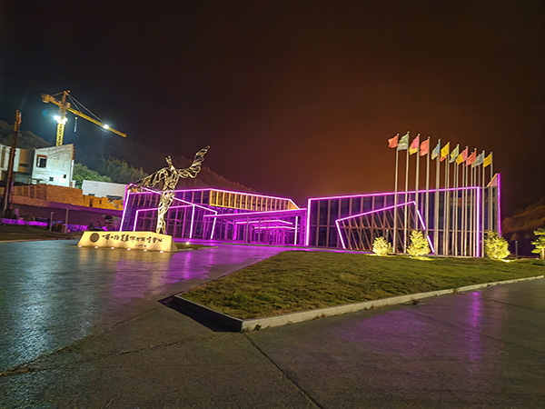 城市亮化是现代城市建设的重要组成部分，它不仅可以美化城市的夜景，还能提升城市的整体形象。随着科技的不断进步，城市亮化也得到了更多的关注和创新。本文将介绍一些关于城市亮化的创意和技术，帮助读者了解麦积城市亮化的重要性以及如何进行麦积城市亮化的规划和实施。