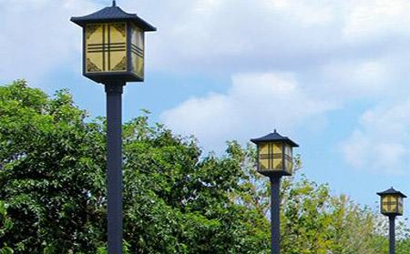 太阳能麦积庭院灯怎么选亮度与续航更耐用